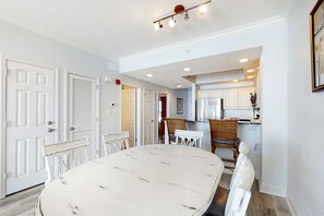 Dining - Beachfront Condo wLarge Balcony, Shared Hot Tub, Pool, Sauna, Free WiFi, AC (Gulf Shores)