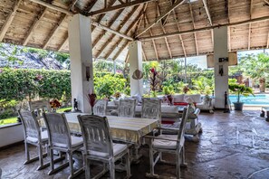 Outdoor dining - Luxury Villa, 2 Bedrooms (Malindi)