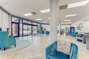 Interior - 2nd-floor coastal condo with pools, hot tubs, tennis, balcony, elevator (Gulf Shores)