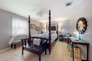 3 bedrooms, iron/ironing board, WiFi, bed sheets - Dog-friendly duplex with large yard, furnished deck, patio & beach gear (Gulf Shores)