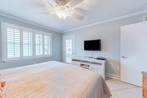 2 bedrooms, iron/ironing board, WiFi, bed sheets - Cheerful beach stay with heated pool, balcony, gulf views, W&D, & central AC (Gulf Shores)