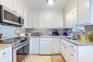 Fridge, microwave, oven, stovetop - Cheerful beach stay with heated pool, balcony, gulf views, W&D, & central AC (Gulf Shores)