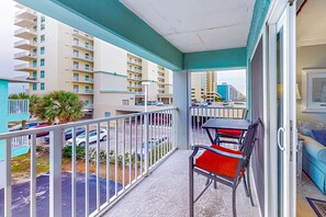 Property grounds - Cheerful beach stay with heated pool, balcony, gulf views, W&D, & central AC (Gulf Shores)