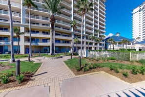Exterior - Gulf-front 10th-floor condo with beach views, sauna, gym, volleyball, pools, AC (Gulf Shores)
