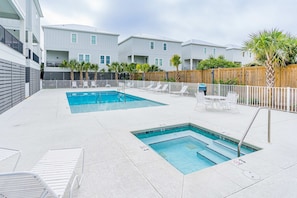 Pool - New home near the beach with on-site pool,hot tub, private balcony, & W&D (Gulf Shores)