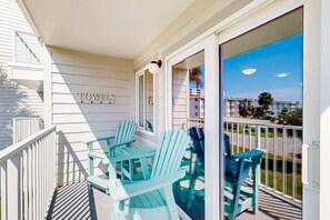 Property grounds - Beachfront condo with private balcony, pools, tennis, gyms, & saunas (Gulf Shores)