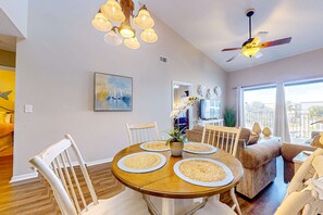 Dining - Spacious & sun-filled Gulfside condo with pool, balcony, AC, & lovely views (Gulf Shores)