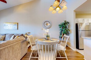 Interior - Spacious & sun-filled Gulfside condo with pool, balcony, AC, & lovely views (Gulf Shores)