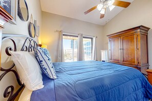 2 bedrooms, iron/ironing board, WiFi, bed sheets - Spacious & sun-filled Gulfside condo with pool, balcony, AC, & lovely views (Gulf Shores)