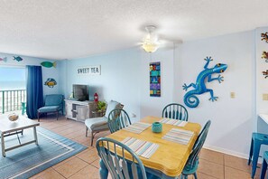Dining - Newly updated beachfront condo with Gulf view, indoor,outdoor pools & hot tub (Gulf Shores)