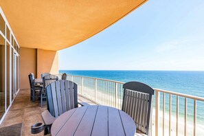 Outdoor dining - Waterfront condo in Gulf Shores with amazing views, pools, gym & pickleball (Gulf Shores)