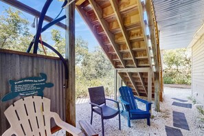 Terrace/patio - Downstairs duplex near the beach with full kitchen, WiFi, cable, partial AC (Gulf Shores)