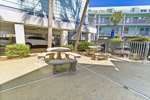 Outdoor dining - First-floor dog-friendly condo with on-site pool, beach access, & balcony (Gulf Shores)