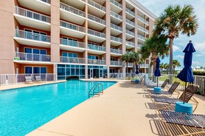 Pool - The Dunes 704 | Beachside Condo with Gulf Views and Fitness Center (Gulf Shores)