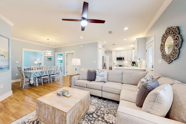 TV - Brand-new cottage with covered patio, central AC, W&D, & pool access - near beach (Gulf Shores)