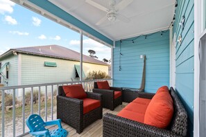 Property grounds - Brand-new cottage with covered patio, central AC, W&D, & pool access - near beach (Gulf Shores)