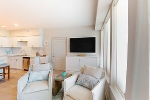 TV, offices - Brand-new beach condo with pool, hot tub, AC & washer/dryer (Gulf Shores)