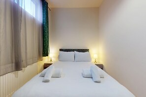 1 bedroom, iron/ironing board, free WiFi, bed sheets - Bright 1BR-7 min walk to Tube-20 min to LDN centre (London)