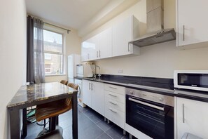 Fridge, microwave, oven, stovetop - Bright 1BR-7 min walk to Tube-20 min to LDN centre (London)