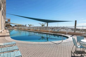 Pool - Gulf front beach condo with multiple community pools & sauna (Gulf Shores)