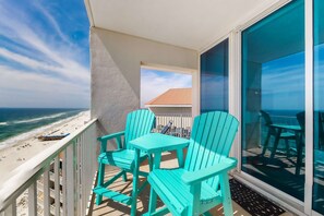 Property grounds - Open, bright condo w/ breathtaking Gulf-front view & shared pools/hot tubs (Gulf Shores)