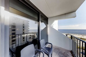 Property grounds - 5th-Floor Beach View Condo w/Balcony, Shared Pool, Outdoor Shower, A/C, WiFi (Gulf Shores)