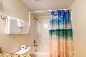 Shower, hair dryer, towels - Gulf-Front Condo w Amazing View, Balcony, AC & Shared Pools Hot Tubs Gym (Gulf Shores)