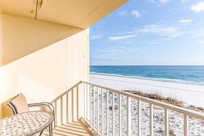 Property grounds - Gulf-Front Condo w Amazing View, Balcony, AC & Shared Pools Hot Tubs Gym (Gulf Shores)