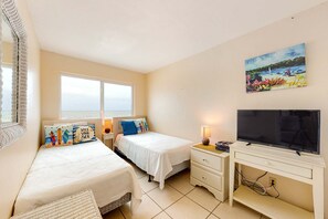 2 bedrooms, iron/ironing board, Internet, bed sheets - Gulf-Front Condo w Amazing View, Balcony, AC & Shared Pools Hot Tubs Gym (Gulf Shores)