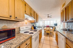 Fridge, microwave, oven, stovetop - Gulf-Front Condo w Amazing View, Balcony, AC & Shared Pools Hot Tubs Gym (Gulf Shores)
