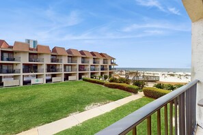 Property grounds - 13th-Floor Gulf-Front Corner Condo wIncredible Views, Balcony, Shared Pool, Gym (Gulf Shores)