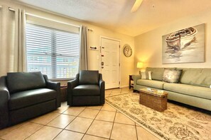 TV, DVD player, offices - Waterfront condo with shared pool & pier, gas grill, balcony & AC (Gulf Shores)
