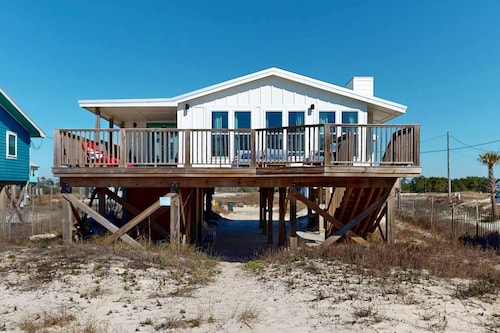 Dorsey’s Wave On | Gulf-Front Beach House in Fort Morgan with Spacious Deck