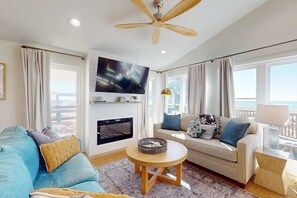 TV, offices - Dorsey’s Wave On | Gulf-Front Beach House in Fort Morgan with Spacious Deck (Gulf Shores)