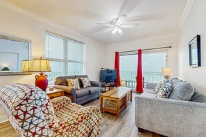 TV, DVD player, table football, offices - Corner Gulf/beachfront condo with pool, hot tub, sauna, & private balcony (Gulf Shores)