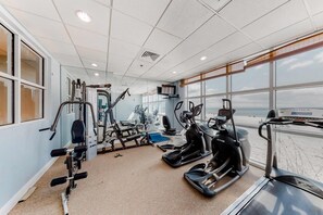 Fitness facility - Corner Gulf/beachfront condo with pool, hot tub, sauna, & private balcony (Gulf Shores)