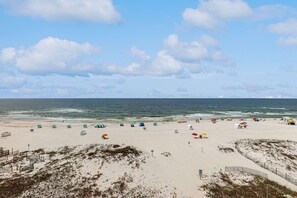 On the beach - Gulf-front 5th-floor condo with balcony, pool & beach access - snowbird-friendly (Gulf Shores)