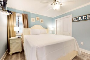 3 bedrooms, iron/ironing board, Internet, bed sheets - Gulf & Beachfront Condo with Shared Pool, Private Balcony, Free WiFi, Views (Gulf Shores)