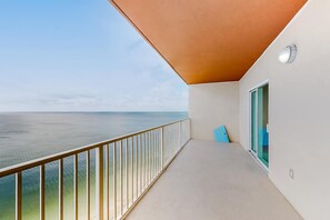 Property grounds - Beachfront 14th-floor condo with balcony, W/D, pool, hot tub & AC (Gulf Shores)