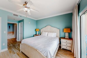 4 habitaciones, tabla de planchar con plancha, wifi y ropa de cama