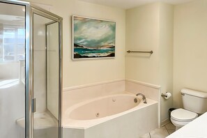 Shower, hair dryer, towels - Waterfront condo w balcony, boat slip, shared hot tubs, pools (Gulf Shores)