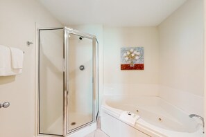 Shower, towels - Gulf-Front Condo w/ Shaded Balcony, WiFi, AC & Shared Pools/Hot Tubs/Sauna (Gulf Shores)