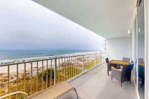 Property grounds - Gulf-Front Condo w/ Shaded Balcony, WiFi, AC & Shared Pools/Hot Tubs/Sauna (Gulf Shores)