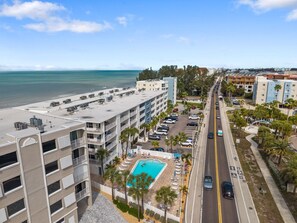 A hotel with a rooftop pool, a parking lot, and a view of the beach. - Incredible 2 bed 2 bath condo by the beach in Indian Shores (Indian Shores)