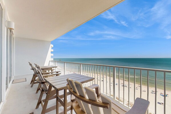 Property grounds - Bright beachfront condo w/ private balcony, zero-entry pool, gym, & hot tub (Gulf Shores)