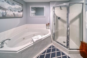 Shower, towels - Gulf-Front Condo on the White Sand Beach w/ Shared Pools, Hot Tubs, Sauna & Gym (Gulf Shores)