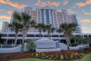 Exterior - Gulf-Front Condo on the White Sand Beach w/ Shared Pools, Hot Tubs, Sauna & Gym (Gulf Shores)