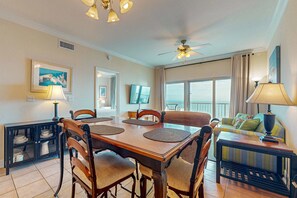 Dining - Ocean-view condo w/skywalk to beach, indoor/outdoor pools, lazy river, WiFi, W/D (Gulf Shores)