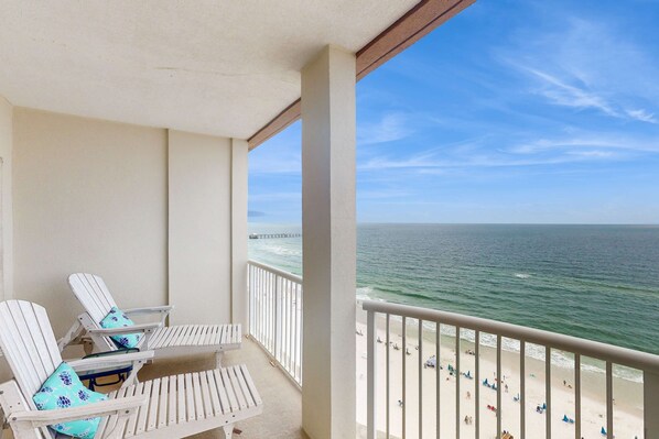 Property grounds - Beach-front condo with pool, hot tub, sauna, washer,dryer & grill (Gulf Shores)