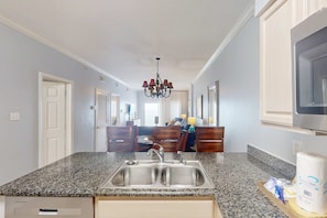 Interior - Beach-front condo with pool, hot tub, sauna, washer,dryer & grill (Gulf Shores)